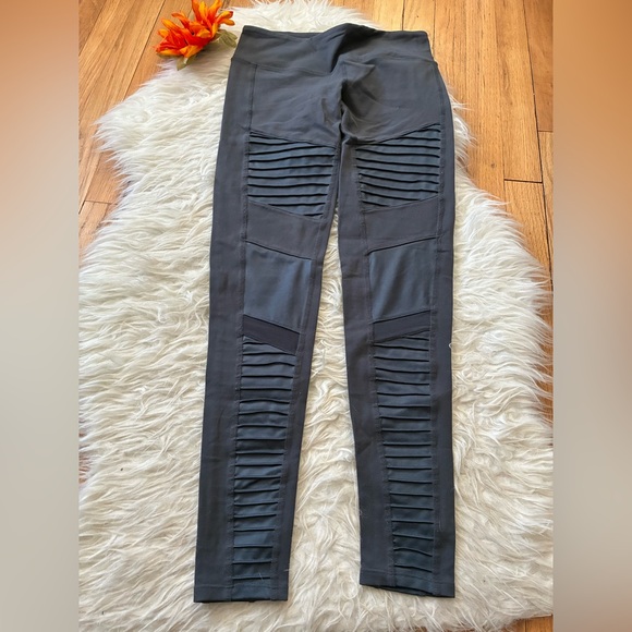 ALO Yoga Pants - ALO Yoga Charcoal Gray Leggings MOTO style